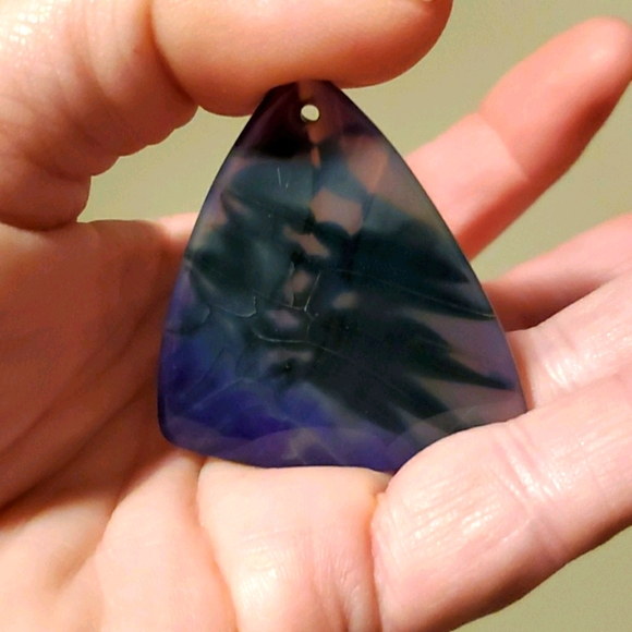 New Black Dragon Veins Agate Triangle Pendant. - Picture 4 of 8